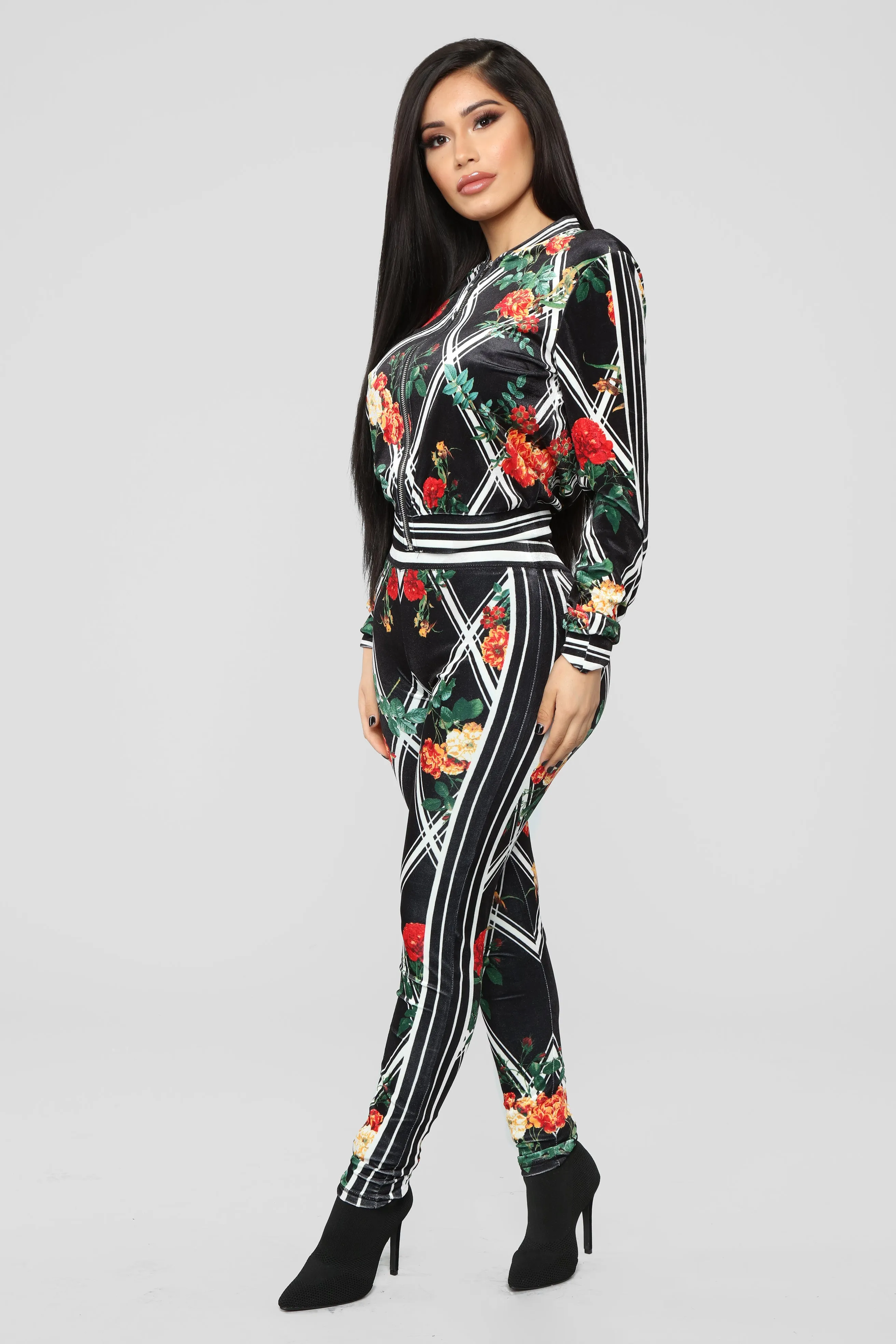 Avah Velvet Loungewear Set - Black/Multi