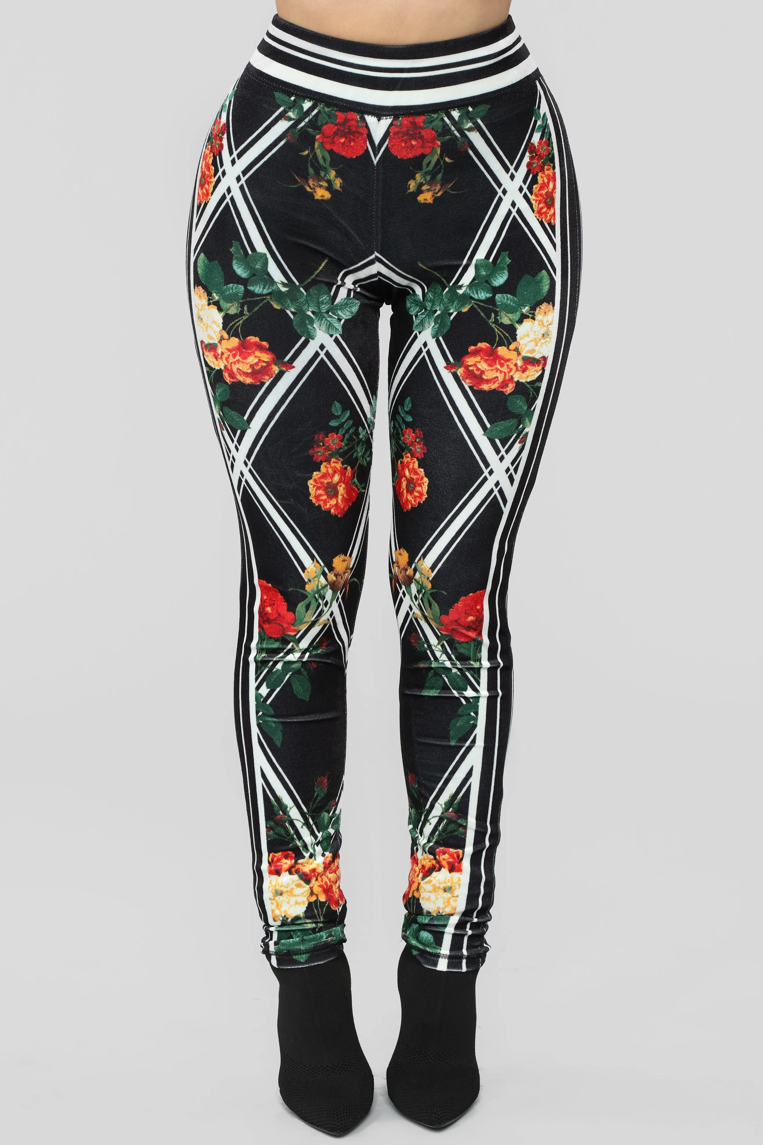 Avah Velvet Loungewear Set - Black/Multi