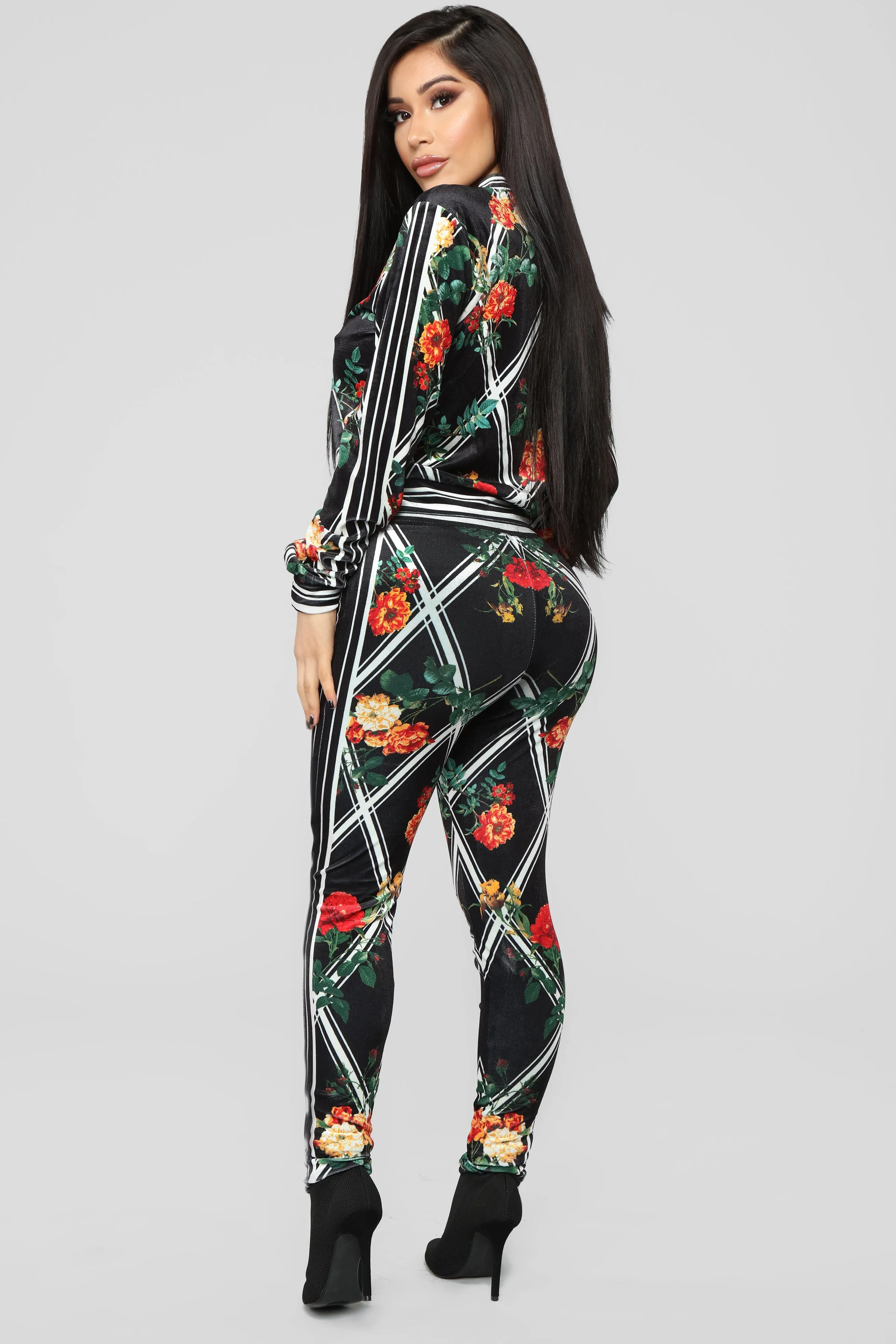 Avah Velvet Loungewear Set - Black/Multi