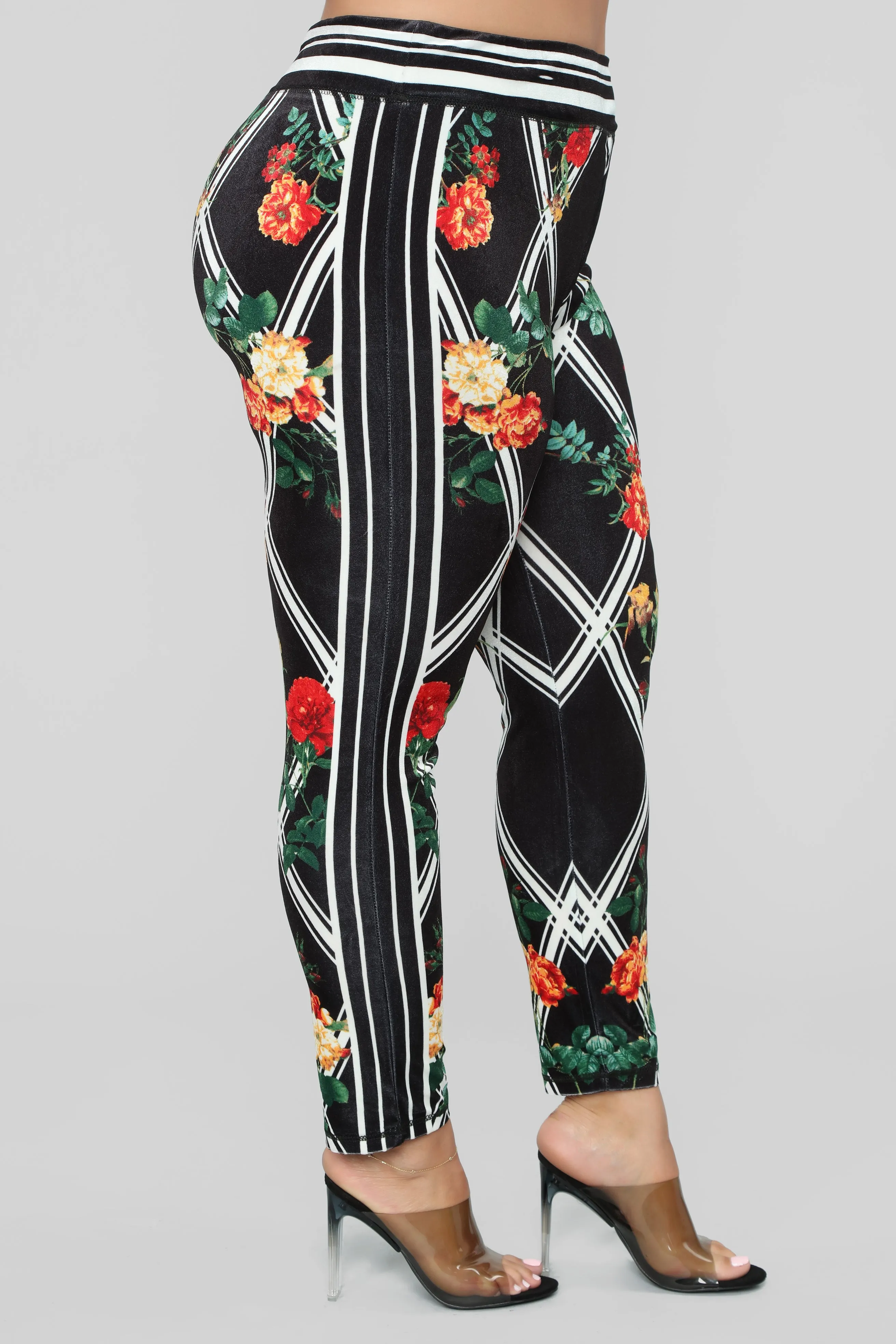Avah Velvet Loungewear Set - Black/Multi