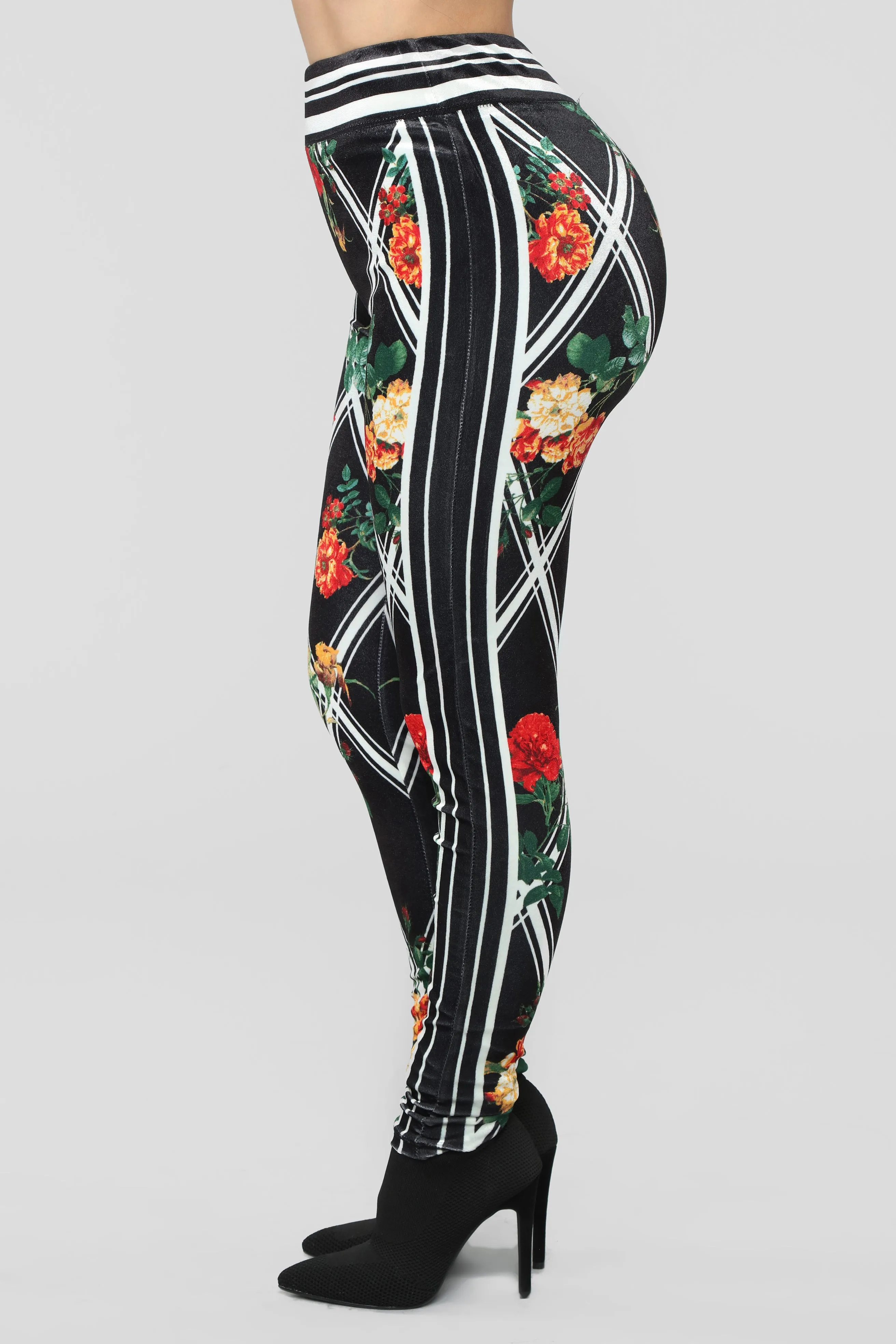 Avah Velvet Loungewear Set - Black/Multi