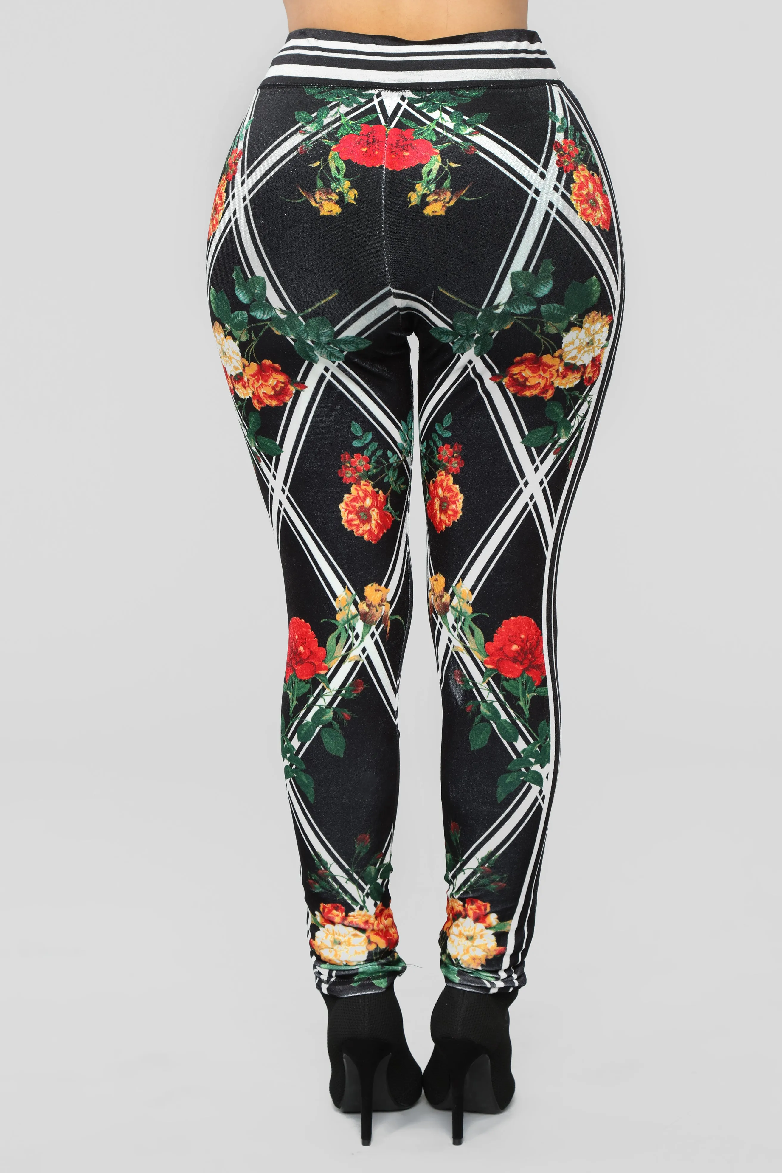Avah Velvet Loungewear Set - Black/Multi